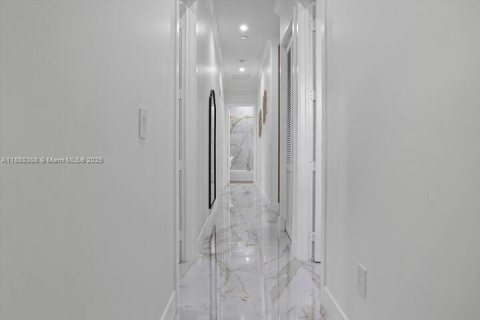 Villa ou maison à vendre à Miami, Floride: 5 chambres, 229 m2 № 1925412 - photo 19