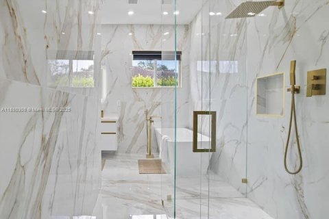 Villa ou maison à vendre à Miami, Floride: 5 chambres, 229 m2 № 1925412 - photo 18