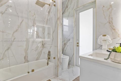 Villa ou maison à vendre à Miami, Floride: 5 chambres, 229 m2 № 1925412 - photo 25