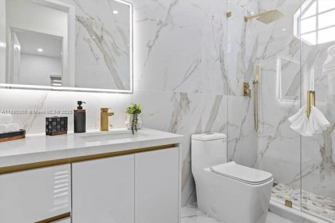 Villa ou maison à vendre à Miami, Floride: 5 chambres, 229 m2 № 1925412 - photo 24