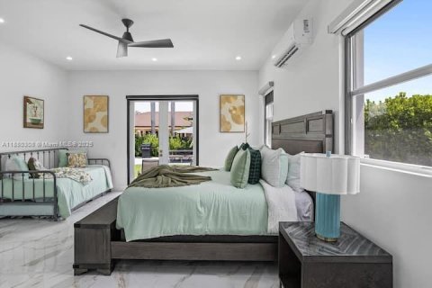 Villa ou maison à vendre à Miami, Floride: 5 chambres, 229 m2 № 1925412 - photo 12