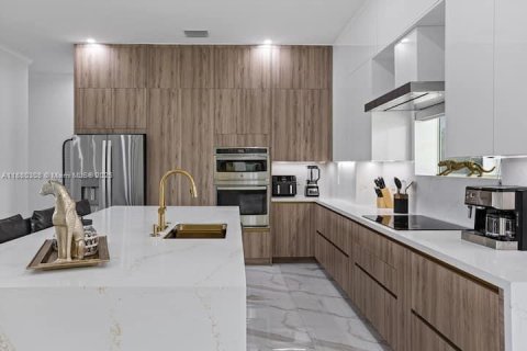 Villa ou maison à vendre à Miami, Floride: 5 chambres, 229 m2 № 1925412 - photo 6