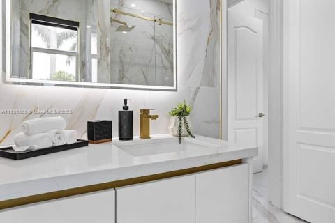 Villa ou maison à vendre à Miami, Floride: 5 chambres, 229 m2 № 1925412 - photo 26