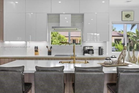 Villa ou maison à vendre à Miami, Floride: 5 chambres, 229 m2 № 1925412 - photo 7