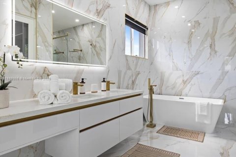 Villa ou maison à vendre à Miami, Floride: 5 chambres, 229 m2 № 1925412 - photo 16