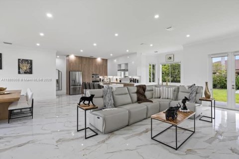 Villa ou maison à vendre à Miami, Floride: 5 chambres, 229 m2 № 1925412 - photo 4