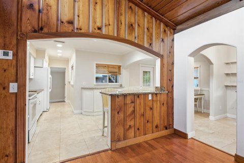 House in New Port Richey, Florida 3 bedrooms, 113.25 sq.m. № 2396764 - photo 11