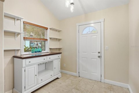 House in New Port Richey, Florida 3 bedrooms, 113.25 sq.m. № 2396764 - photo 4