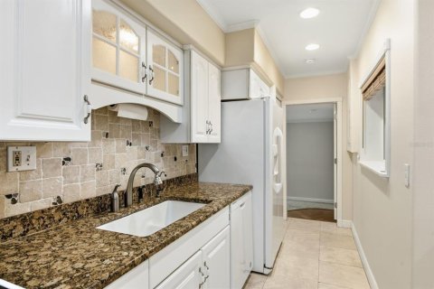 House in New Port Richey, Florida 3 bedrooms, 113.25 sq.m. № 2396764 - photo 13