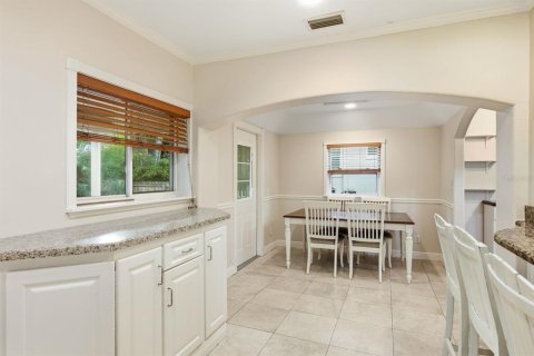 House in New Port Richey, Florida 3 bedrooms, 113.25 sq.m. № 2396764 - photo 14
