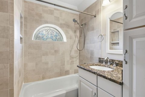 House in New Port Richey, Florida 3 bedrooms, 113.25 sq.m. № 2396764 - photo 23
