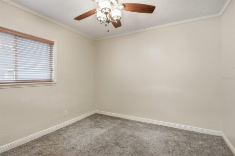 House in New Port Richey, Florida 3 bedrooms, 113.25 sq.m. № 2396764 - photo 24