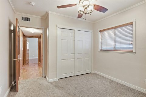 House in New Port Richey, Florida 3 bedrooms, 113.25 sq.m. № 2396764 - photo 25