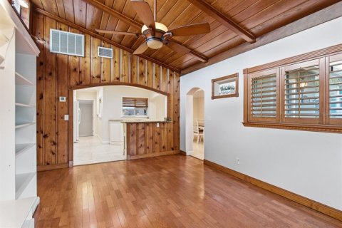 House in New Port Richey, Florida 3 bedrooms, 113.25 sq.m. № 2396764 - photo 10