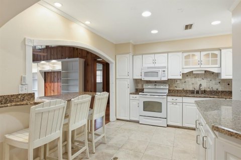 House in New Port Richey, Florida 3 bedrooms, 113.25 sq.m. № 2396764 - photo 15
