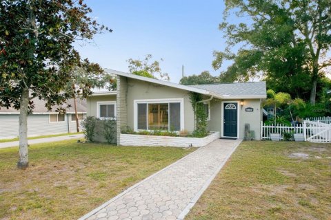 House in New Port Richey, Florida 3 bedrooms, 113.25 sq.m. № 2396764