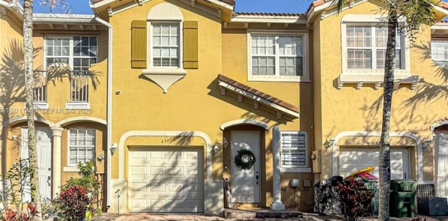 Townhouse in Homestead, Florida 3 bedrooms, 147.9 sq.m. № 2076592