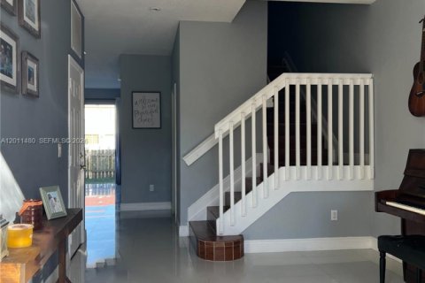 Townhouse in Homestead, Florida 3 bedrooms, 147.9 sq.m. № 2076592 - photo 2