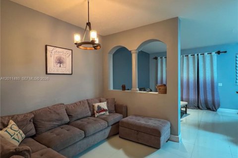 Townhouse in Homestead, Florida 3 bedrooms, 147.9 sq.m. № 2076592 - photo 7