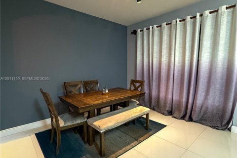 Townhouse in Homestead, Florida 3 bedrooms, 147.9 sq.m. № 2076592 - photo 6