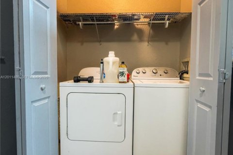 Townhouse in Homestead, Florida 3 bedrooms, 147.9 sq.m. № 2076592 - photo 8