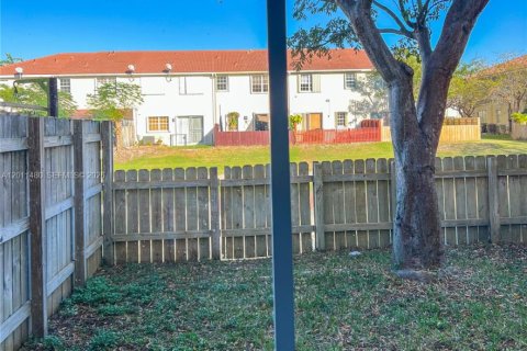 Townhouse in Homestead, Florida 3 bedrooms, 147.9 sq.m. № 2076592 - photo 23