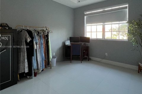 Townhouse in Homestead, Florida 3 bedrooms, 147.9 sq.m. № 2076592 - photo 14