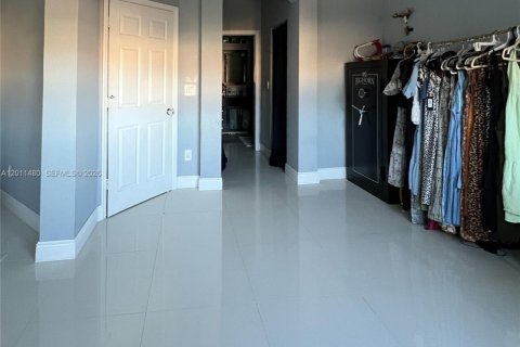 Townhouse in Homestead, Florida 3 bedrooms, 147.9 sq.m. № 2076592 - photo 13