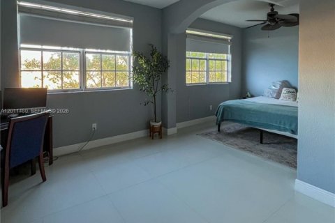 Townhouse in Homestead, Florida 3 bedrooms, 147.9 sq.m. № 2076592 - photo 15