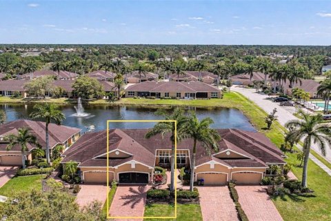 Villa ou maison à vendre à North Port, Floride: 2 chambres, 127.09 m2 № 2128392 - photo 2