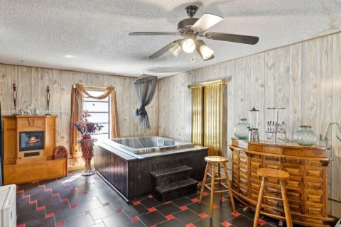 House in Miami, Florida 4 bedrooms, 292.92 sq.m. № 2088652 - photo 12