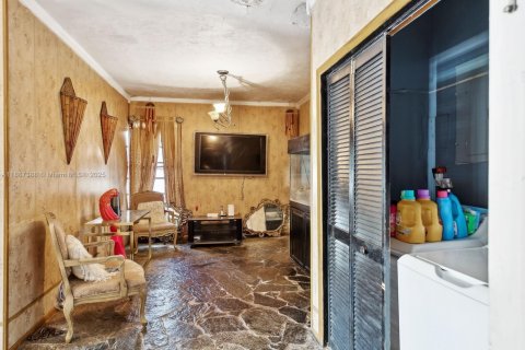 House in Miami, Florida 4 bedrooms, 292.92 sq.m. № 2088652 - photo 23