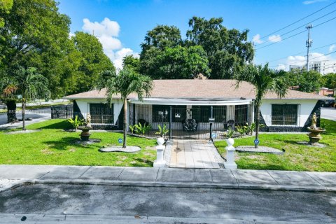 House in Miami, Florida 4 bedrooms, 292.92 sq.m. № 2088652 - photo 27