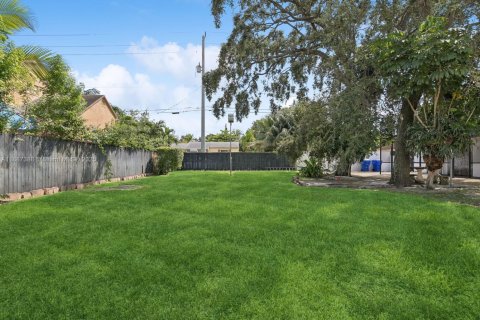 House in Miami, Florida 4 bedrooms, 292.92 sq.m. № 2088652 - photo 25