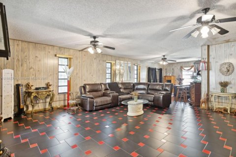 House in Miami, Florida 4 bedrooms, 292.92 sq.m. № 2088652 - photo 10