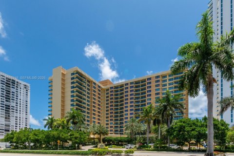Copropriété à louer à Hollywood, Floride: 1 chambre, 77.57 m2 № 1997204 - photo 8