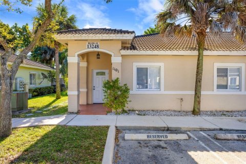 Townhouse in Homestead, Florida 3 bedrooms, 115.66 sq.m. № 1469324 - photo 1