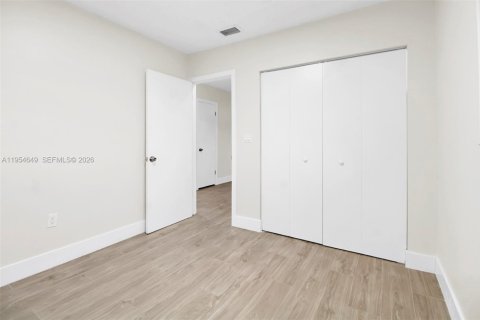 House in Homestead, Florida 4 bedrooms, 136.94 sq.m. № 2011046 - photo 6