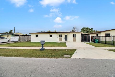 House in Homestead, Florida 4 bedrooms, 136.94 sq.m. № 2011046 - photo 28