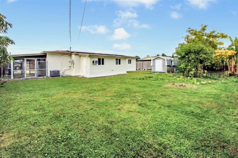 House in Homestead, Florida 4 bedrooms, 136.94 sq.m. № 2011046 - photo 24