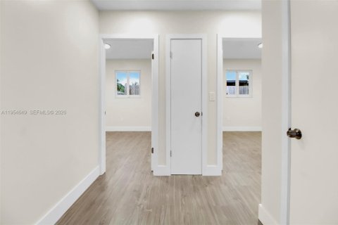 House in Homestead, Florida 4 bedrooms, 136.94 sq.m. № 2011046 - photo 14