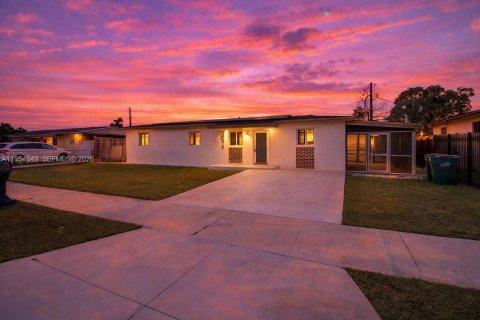 House in Homestead, Florida 4 bedrooms, 136.94 sq.m. № 2011046 - photo 29