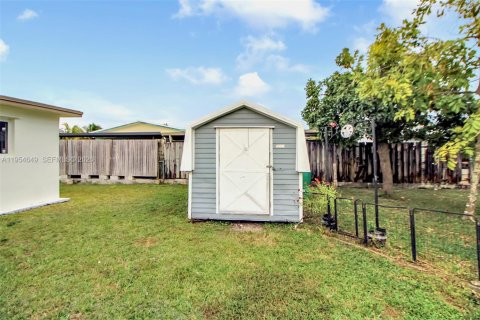 House in Homestead, Florida 4 bedrooms, 136.94 sq.m. № 2011046 - photo 25