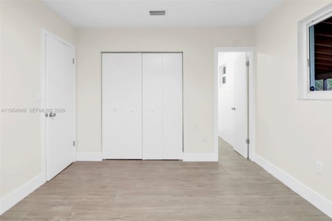 House in Homestead, Florida 4 bedrooms, 136.94 sq.m. № 2011046 - photo 8