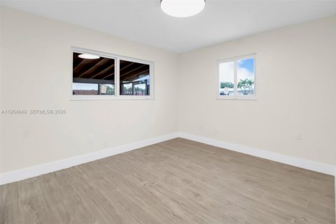 House in Homestead, Florida 4 bedrooms, 136.94 sq.m. № 2011046 - photo 11