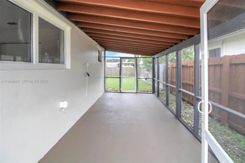 House in Homestead, Florida 4 bedrooms, 136.94 sq.m. № 2011046 - photo 23