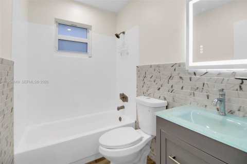 House in Homestead, Florida 4 bedrooms, 136.94 sq.m. № 2011046 - photo 17