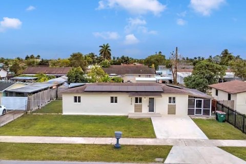 House in Homestead, Florida 4 bedrooms, 136.94 sq.m. № 2011046 - photo 2