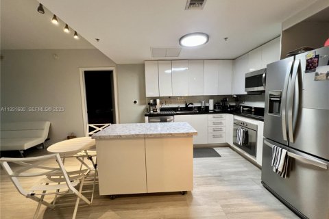 Copropriété à louer à Miami, Floride: 2 chambres, 114.73 m2 № 1990952 - photo 4