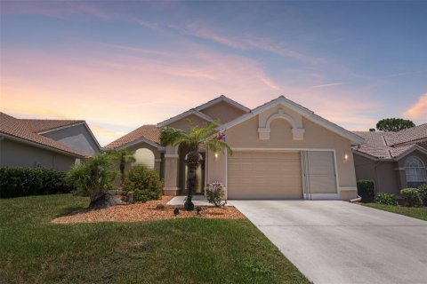 House in Weeki Wachee, Florida 2 bedrooms, 153.29 sq.m. № 2287755